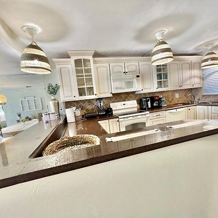 Beach Oasis 704 Lovely Daytona Ocean Front For 5 Sleeps Up To 12 Daytona Beach Buitenkant foto