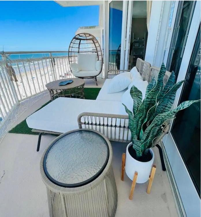 Beach Oasis 704 Lovely Daytona Ocean Front For 5 Sleeps Up To 12 Daytona Beach Buitenkant foto