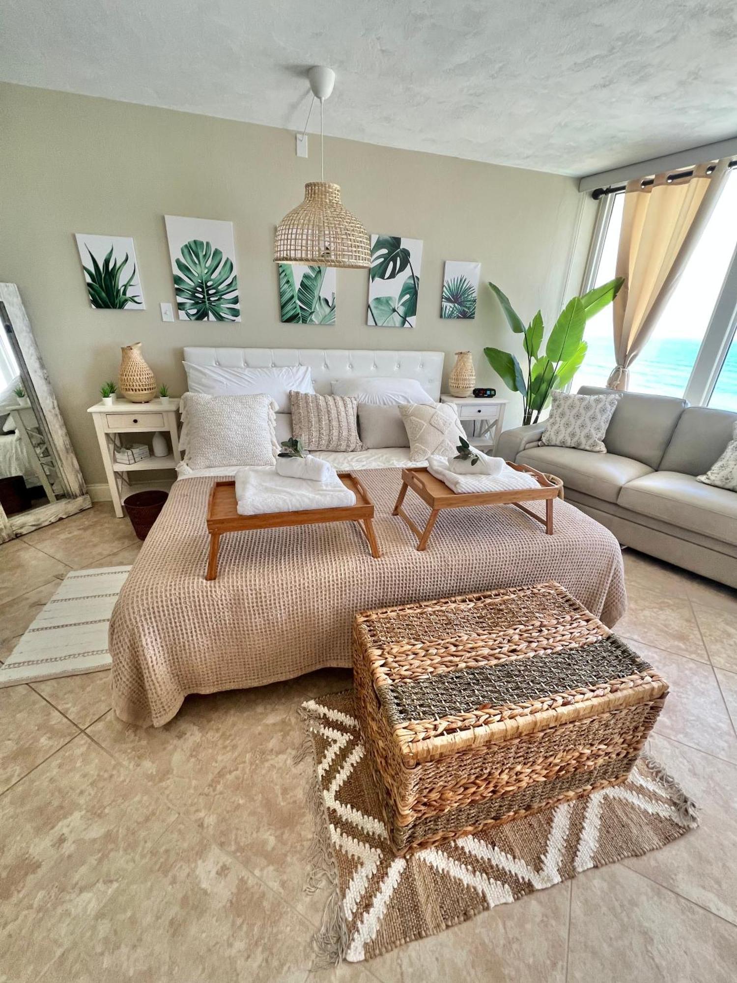 Beach Oasis 704 Lovely Daytona Ocean Front For 5 Sleeps Up To 12 Daytona Beach Buitenkant foto