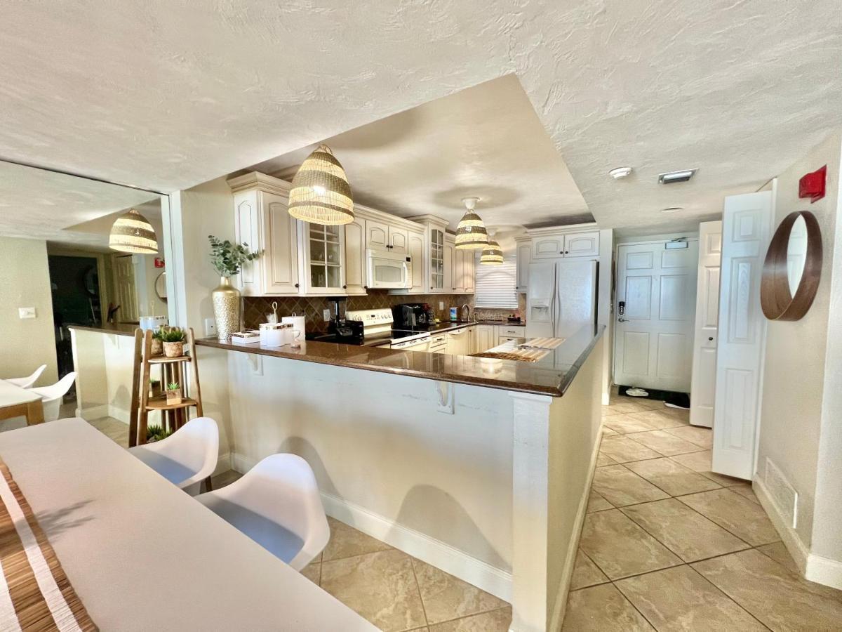 Beach Oasis 704 Lovely Daytona Ocean Front For 5 Sleeps Up To 12 Daytona Beach Buitenkant foto