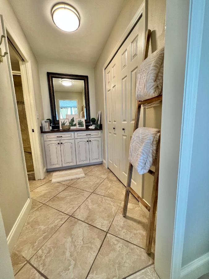 Beach Oasis 704 Lovely Daytona Ocean Front For 5 Sleeps Up To 12 Daytona Beach Buitenkant foto