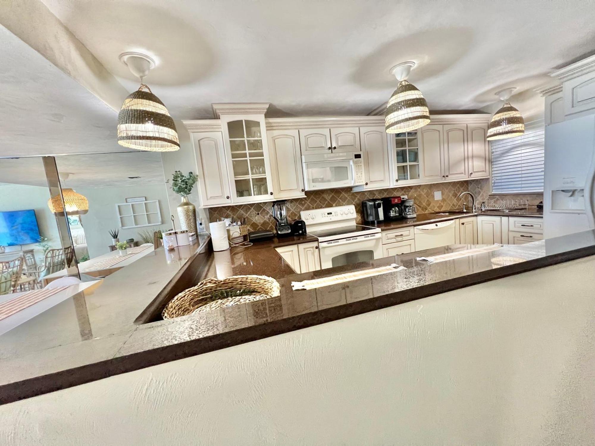 Beach Oasis 704 Lovely Daytona Ocean Front For 5 Sleeps Up To 12 Daytona Beach Buitenkant foto