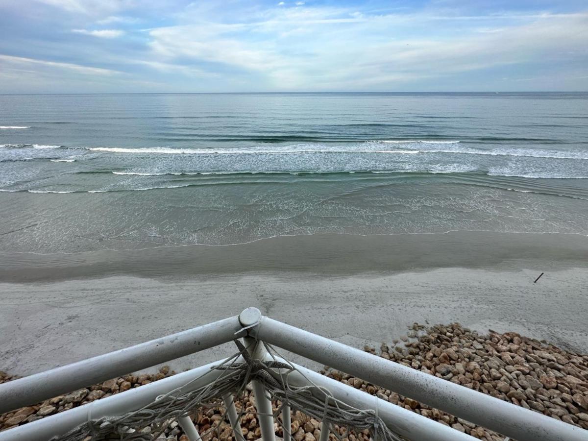 Beach Oasis 704 Lovely Daytona Ocean Front For 5 Sleeps Up To 12 Daytona Beach Buitenkant foto