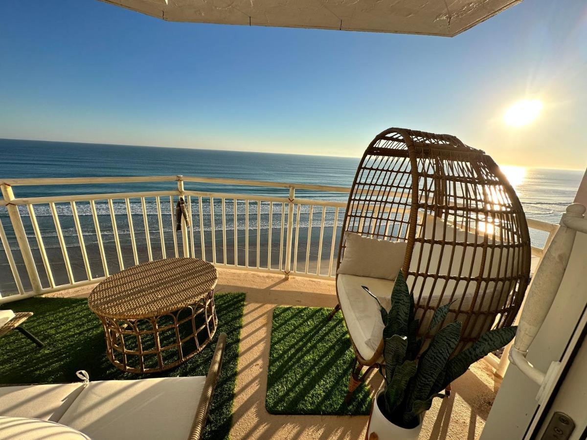 Beach Oasis 704 Lovely Daytona Ocean Front For 5 Sleeps Up To 12 Daytona Beach Buitenkant foto